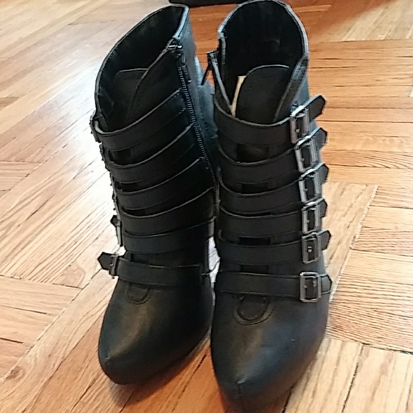 BLACK HIGH HEEL HALF BOOTS - Picture 2 of 5